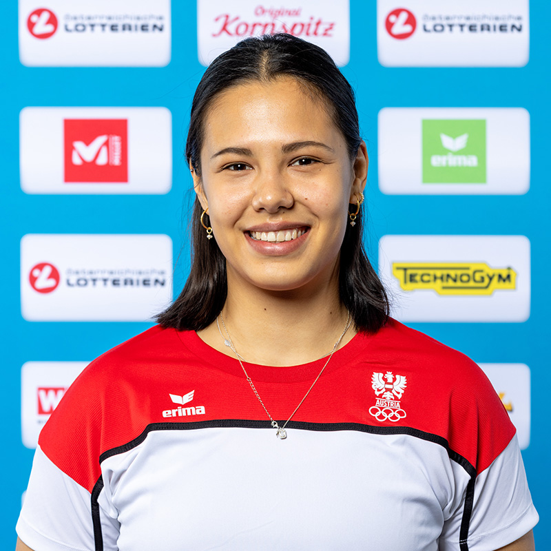 Profil Serena Au Yeong